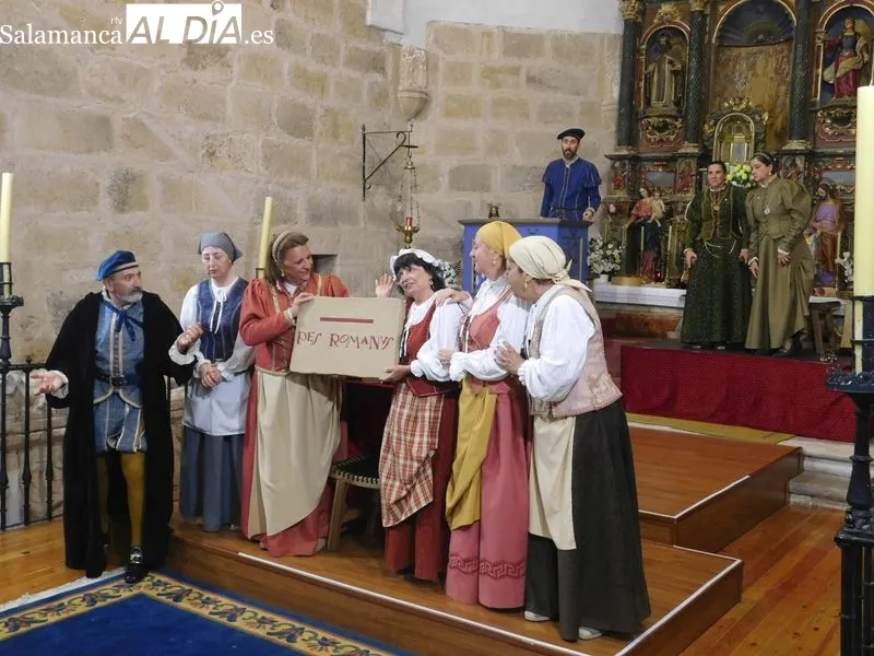 La iglesia parroquial de Nuestra Señora de la Visitación acogió en Villagonzalo de Tormes el montaje de Denis Rafter 