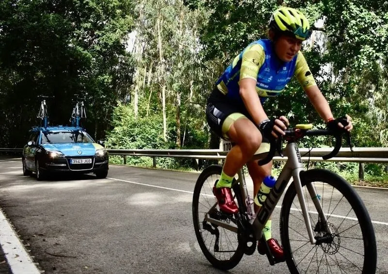 Ciclistas de los equipos femeninos del HyD Pinturas- Carbajosa Empresarial
