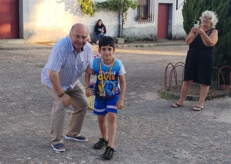 Cogida de cintas en Bañobárez a cargo de los niños