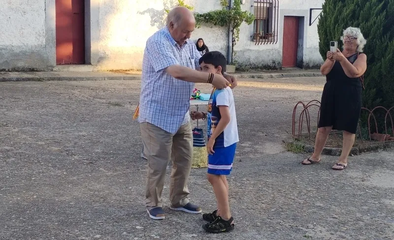 Cogida de cintas en Bañobárez a cargo de los niños