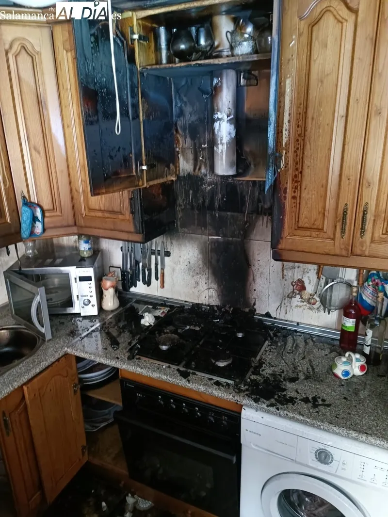 Aspecto en el que quedó la cocina tras el fuego
