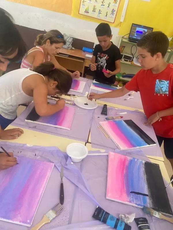Foto 8 - Los m&aacute;s peque&ntilde;os de Yecla participan en un divertido taller de pintura 