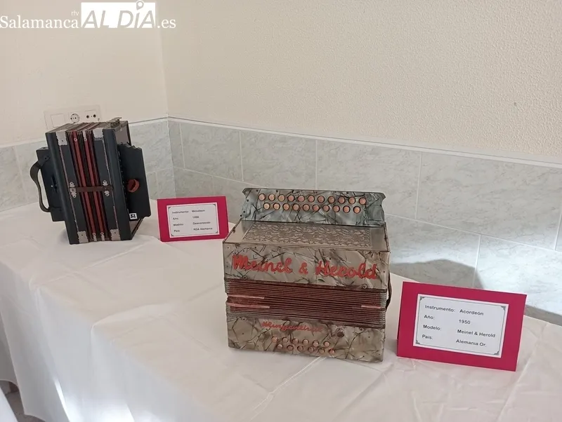 Interesante exposición de acordeones en Sobradillo 