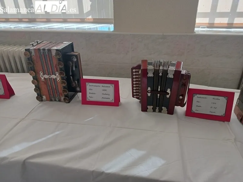 Interesante exposición de acordeones en Sobradillo 
