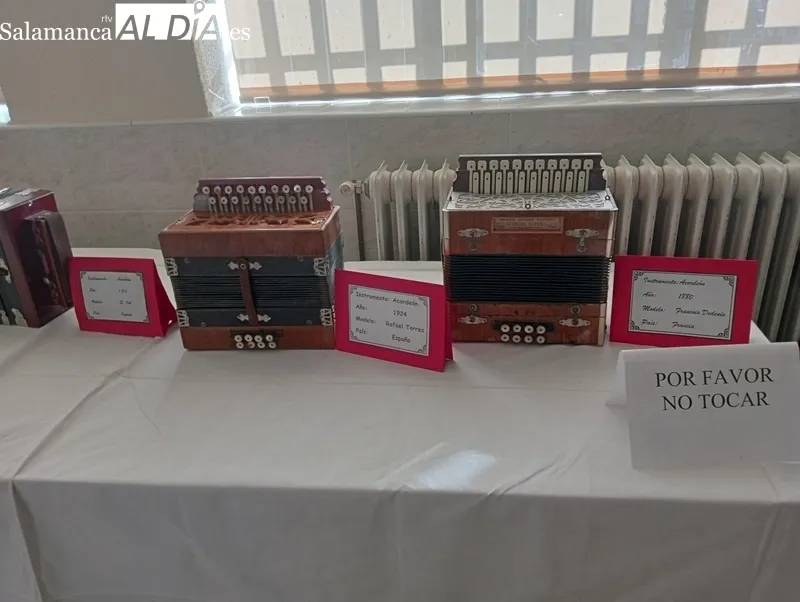 Interesante exposición de acordeones en Sobradillo 