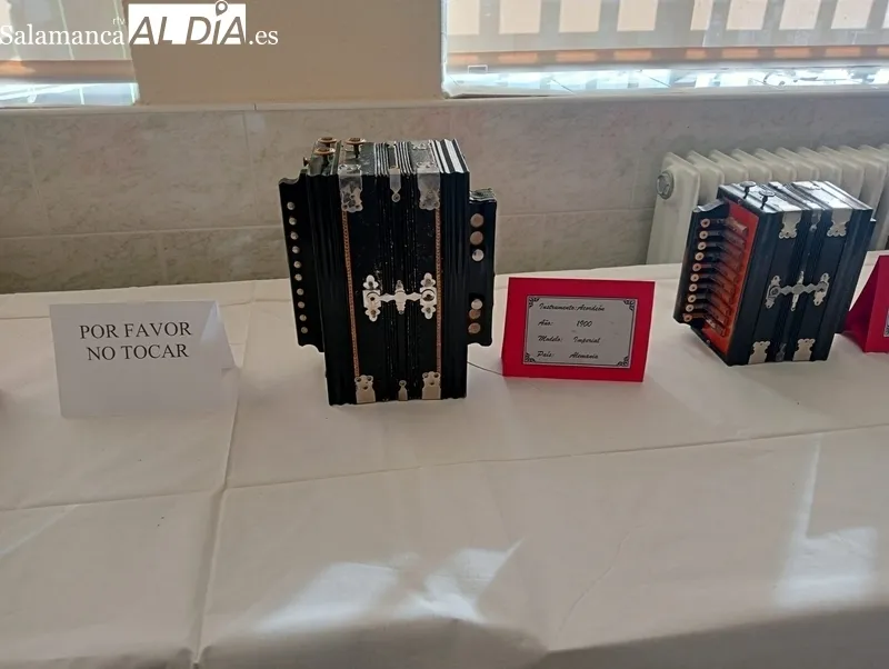 Interesante exposición de acordeones en Sobradillo 