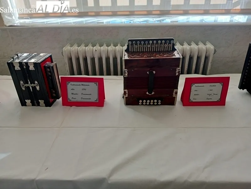 Interesante exposición de acordeones en Sobradillo 