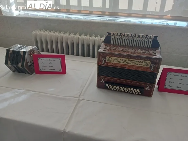 Interesante exposición de acordeones en Sobradillo 