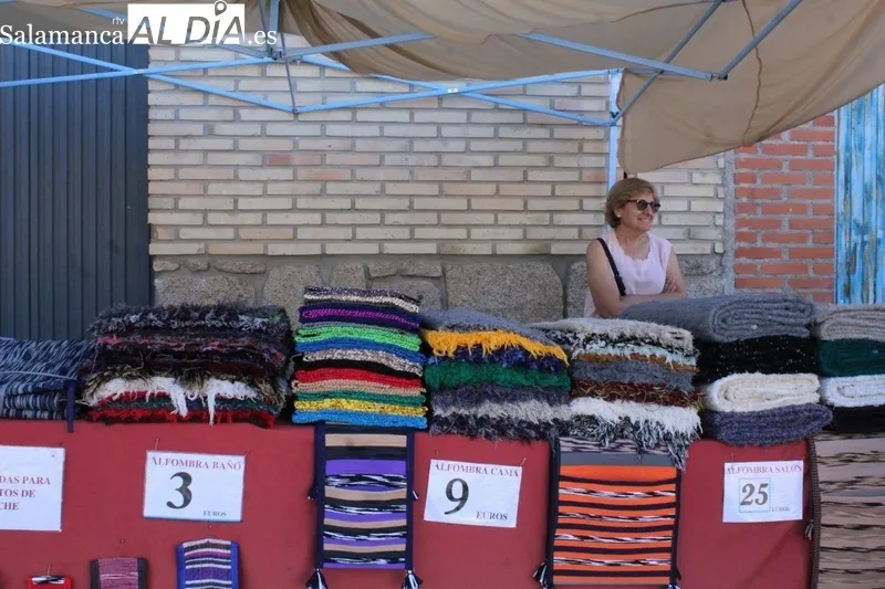 Éxito de feriantes y público en la primera edición de la Feria-Mercadillo de Aldeadávila de la Ribera / FOTOS: CORRAL Y SAIRA ANDRÉS 