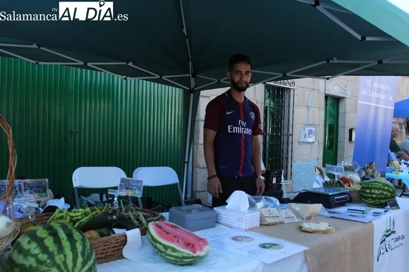 Éxito de feriantes y público en la primera edición de la Feria-Mercadillo de Aldeadávila de la Ribera / FOTOS: CORRAL Y SAIRA ANDRÉS 