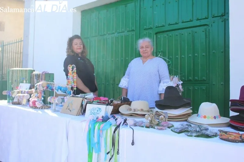 Éxito de feriantes y público en la primera edición de la Feria-Mercadillo de Aldeadávila de la Ribera / FOTOS: CORRAL Y SAIRA ANDRÉS 