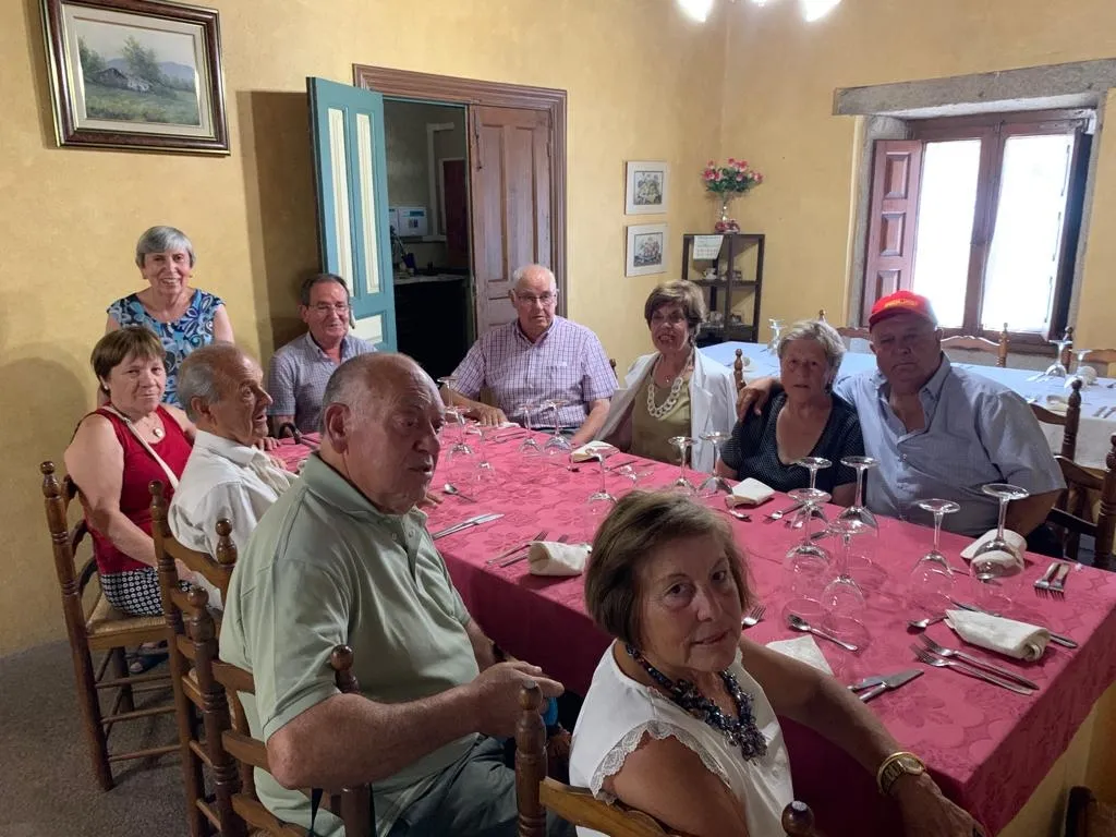 Foto 3 - Quintas/os del 48 de Ahigal de los Aceiteros fortalecen su amistad