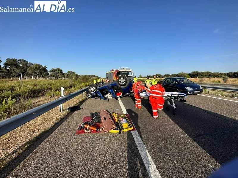 En el rescate de los heridos intervinieron los Bomberos de Vitigudino