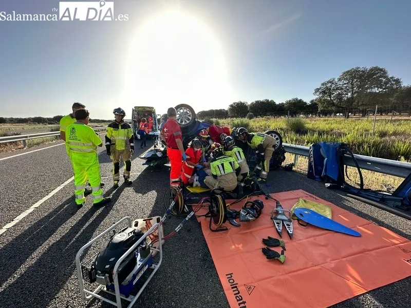 En el rescate de los heridos intervinieron los Bomberos de Vitigudino