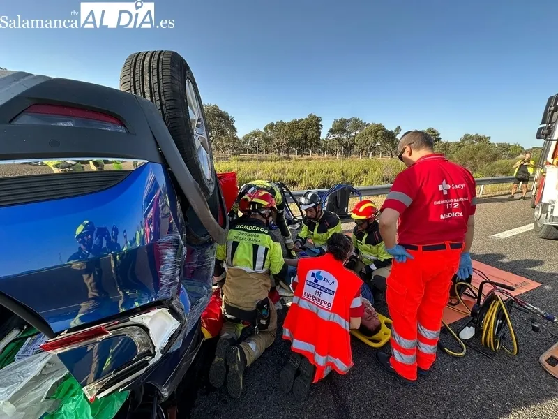 En el rescate de los heridos intervinieron los Bomberos de Vitigudino