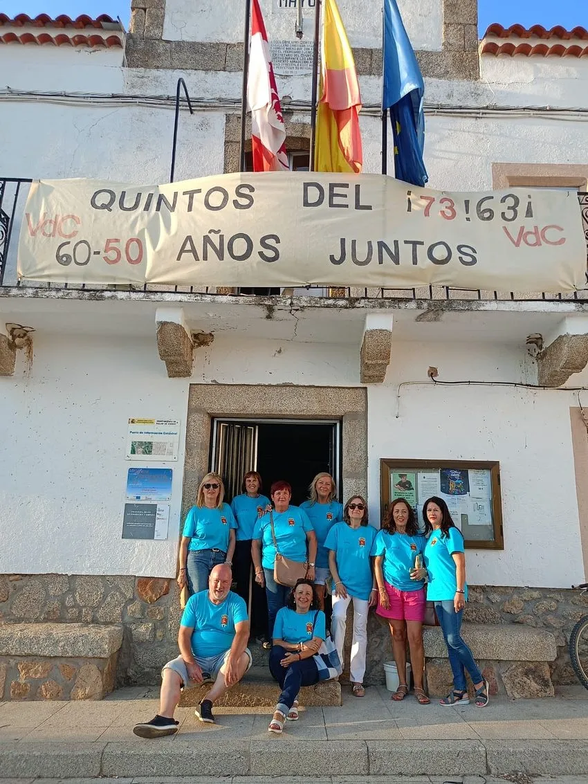 Foto 4 - Quintos del 73 y 63 unidos en las fiestas de Villar de Ciervo