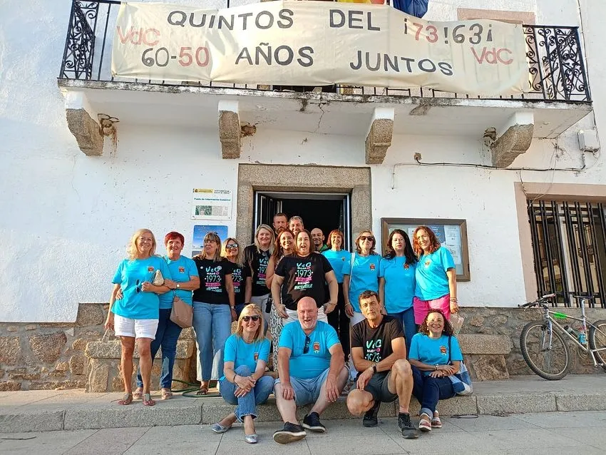 Foto 3 - Quintos del 73 y 63 unidos en las fiestas de Villar de Ciervo