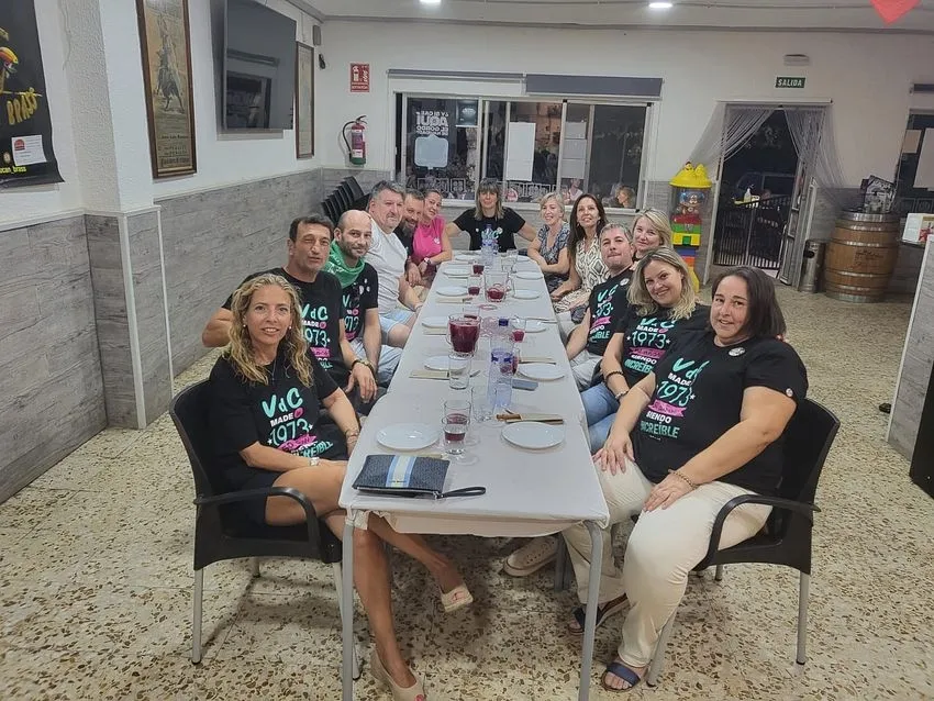 Foto 2 - Quintos del 73 y 63 unidos en las fiestas de Villar de Ciervo