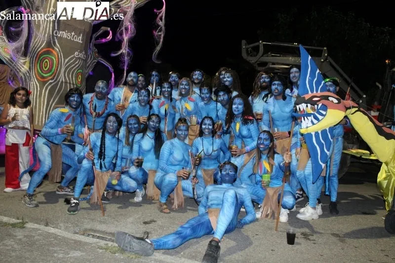 Multitudinario desfile de carrozas el de este 24 de agosto en Aldeadávila de la Ribera / FOTOS: CORRAL Y SAIRA ANDRÉS