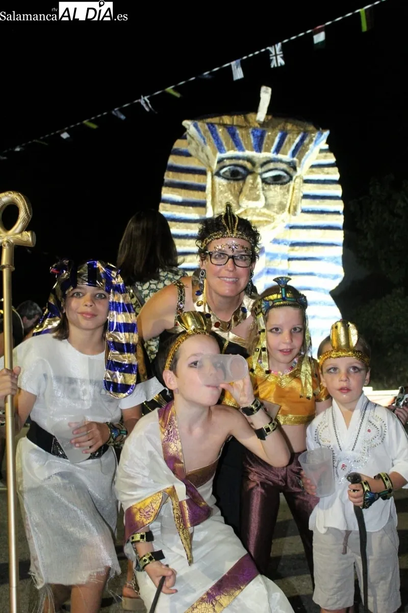 Multitudinario desfile de carrozas el de este 24 de agosto en Aldeadávila de la Ribera / FOTOS: CORRAL Y SAIRA ANDRÉS