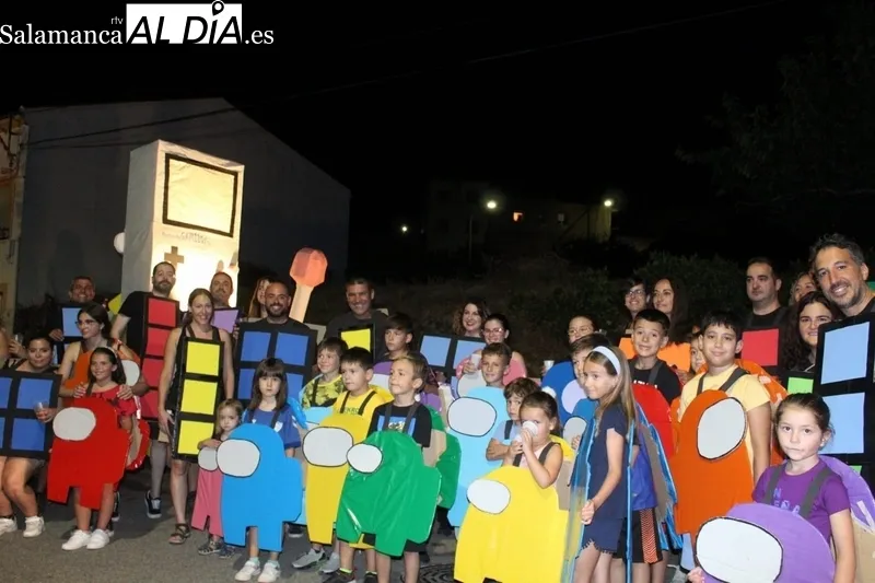 Multitudinario desfile de carrozas el de este 24 de agosto en Aldeadávila de la Ribera / FOTOS: CORRAL Y SAIRA ANDRÉS
