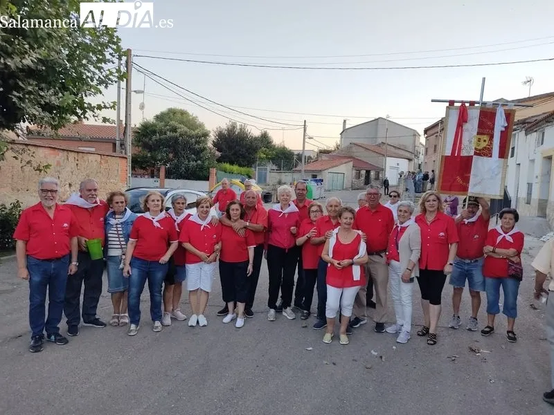 Foto 12 - Ambientado desfile de pe&ntilde;as en El Pedroso de la Armu&ntilde;a