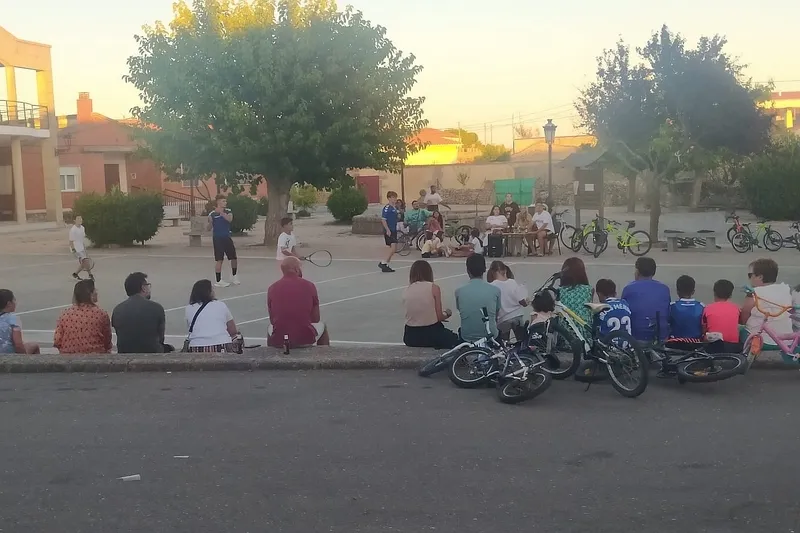 Manualidades y deporte han animado estos días previos a los platos fuertes de las fiestas 