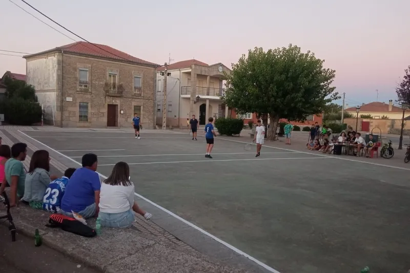 Manualidades y deporte han animado estos días previos a los platos fuertes de las fiestas 