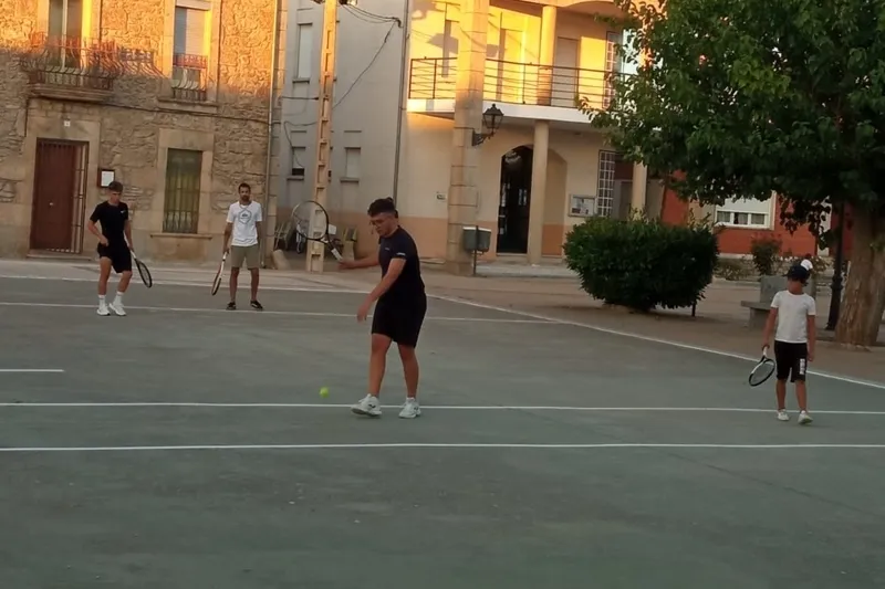 Manualidades y deporte han animado estos días previos a los platos fuertes de las fiestas 