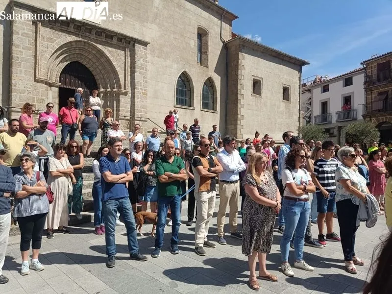 Béjar se concentra contra la violencia machista tras el asesinato a una vecina | FOTOS: David Sánchez 