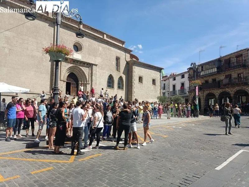Béjar se concentra contra la violencia machista tras el asesinato a una vecina | FOTOS: David Sánchez 
