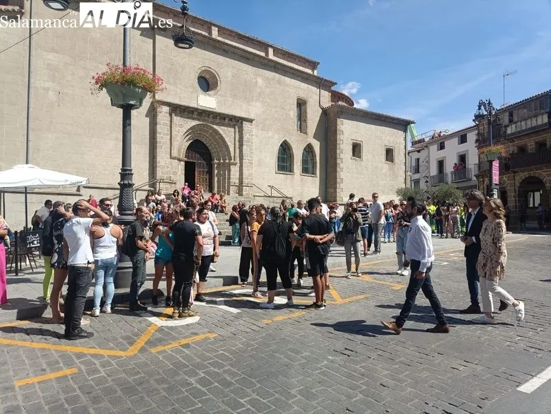 Béjar se concentra contra la violencia machista tras el asesinato a una vecina | FOTOS: David Sánchez 
