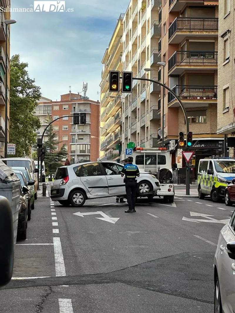 Estado del vehículo siniestrado en la avenida Campoamor