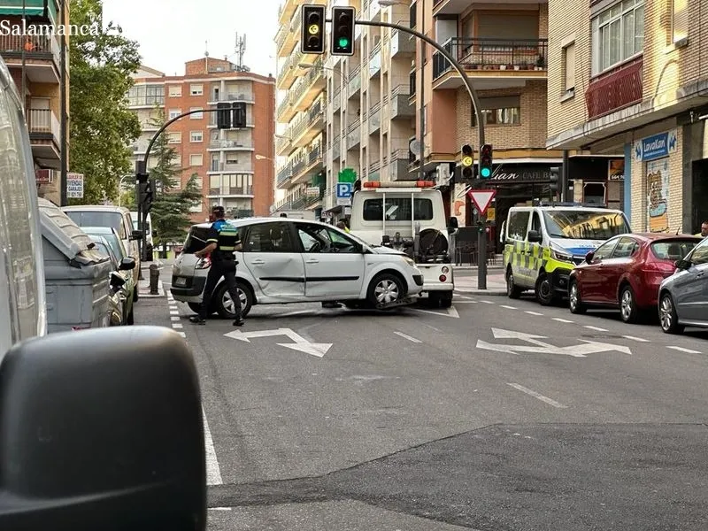 Estado del vehículo siniestrado en la avenida Campoamor