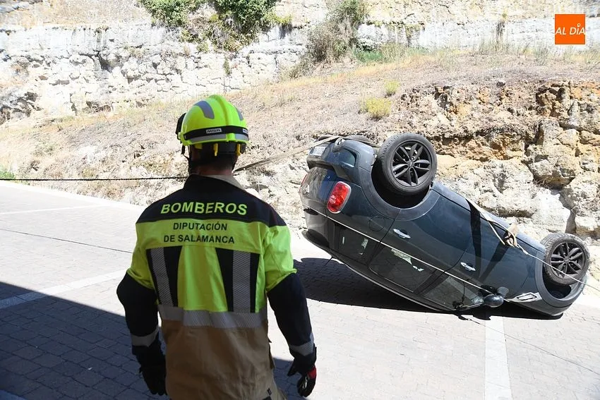Foto 6 - Vuelca un veh&iacute;culo tras una ins&oacute;lita bajada sin conductor desde La Colada
