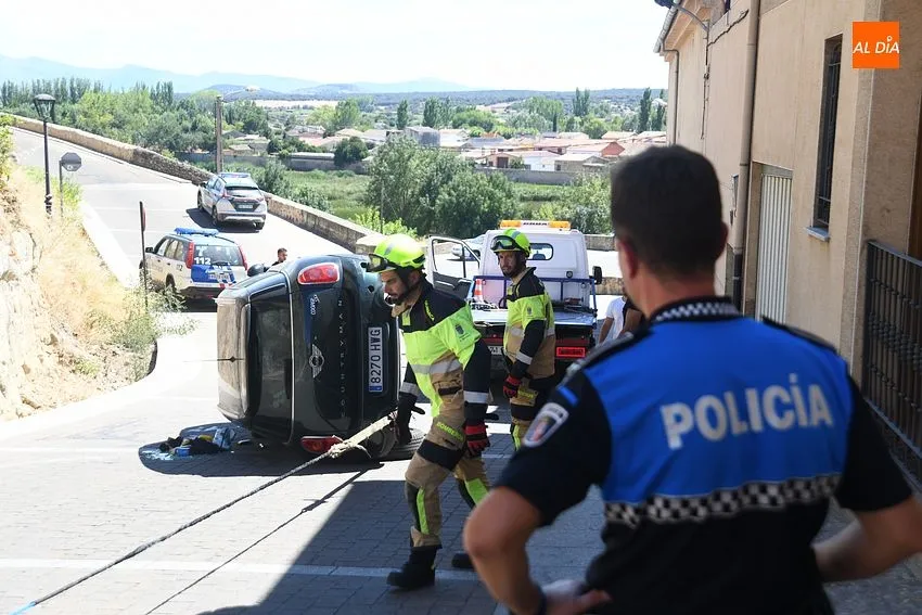 Foto 5 - Vuelca un veh&iacute;culo tras una ins&oacute;lita bajada sin conductor desde La Colada