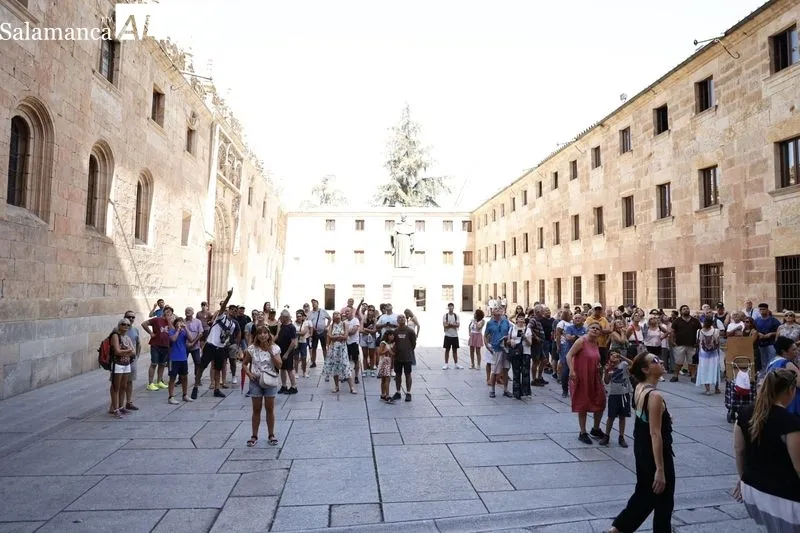 Turistas en el centro de Salamanca. Foto de David Sañudo