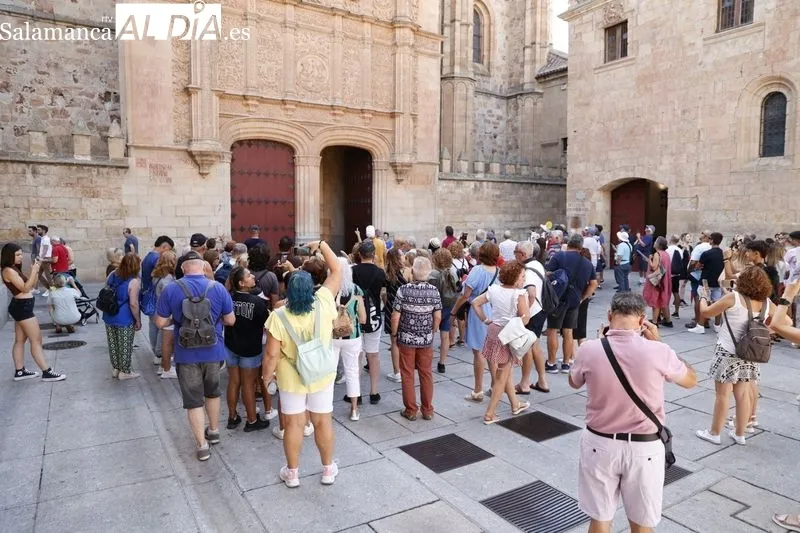 Turistas en el centro de Salamanca. Foto de David Sañudo