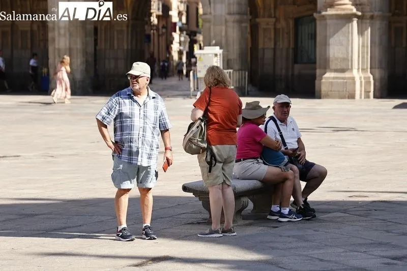 Turistas en el centro de Salamanca. Foto de David Sañudo