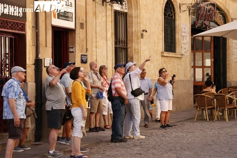 Turistas en el centro de Salamanca. Foto de David Sañudo