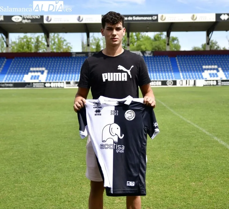 Asier Teijeira, extremo zurdo cedido de Unionistas cedido  por la Real Sociedad B