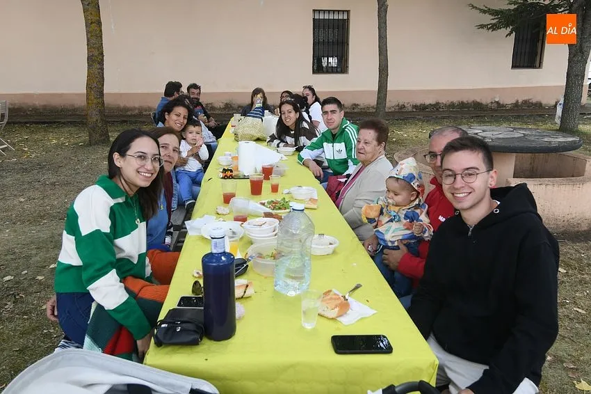 Comida popular en Morasverdes fon de fiestas/ Fotos: Adrián M.Pastor
