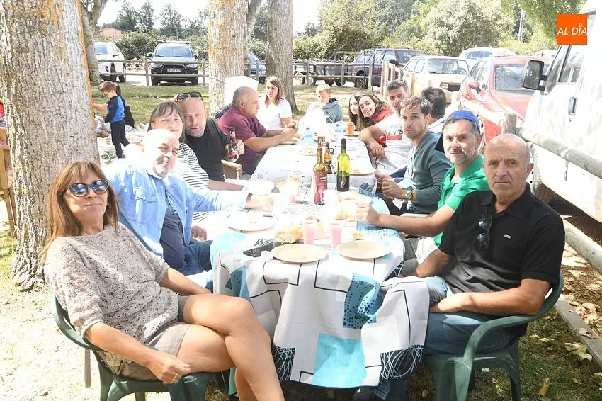 Comida popular en Morasverdes fon de fiestas/ Fotos: Adrián M.Pastor
