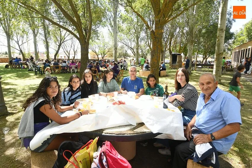 Comida popular en Morasverdes fon de fiestas/ Fotos: Adrián M.Pastor