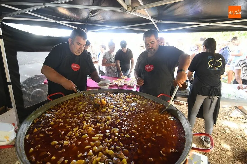 Comida popular en Morasverdes fon de fiestas/ Fotos: Adrián M.Pastor