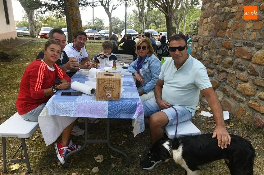 Comida popular en Morasverdes fon de fiestas/ Fotos: Adrián M.Pastor