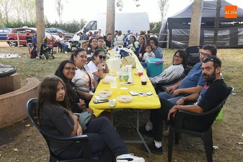 Comida popular en Morasverdes fon de fiestas/ Fotos: Adrián M.Pastor