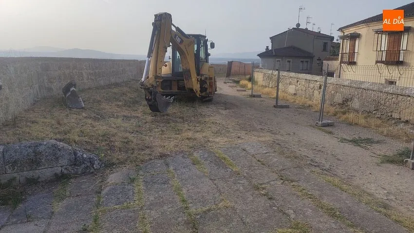 Foto 3 - Cortado al tr&aacute;nsito de peatones un tramo del adarve de la muralla
