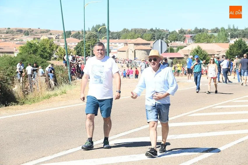 Foto 3 - Multitudinaria asistencia a un encierro dominical que alargaron los recortadores