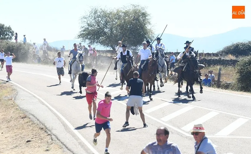 Foto 7 - Multitudinaria asistencia a un encierro dominical que alargaron los recortadores